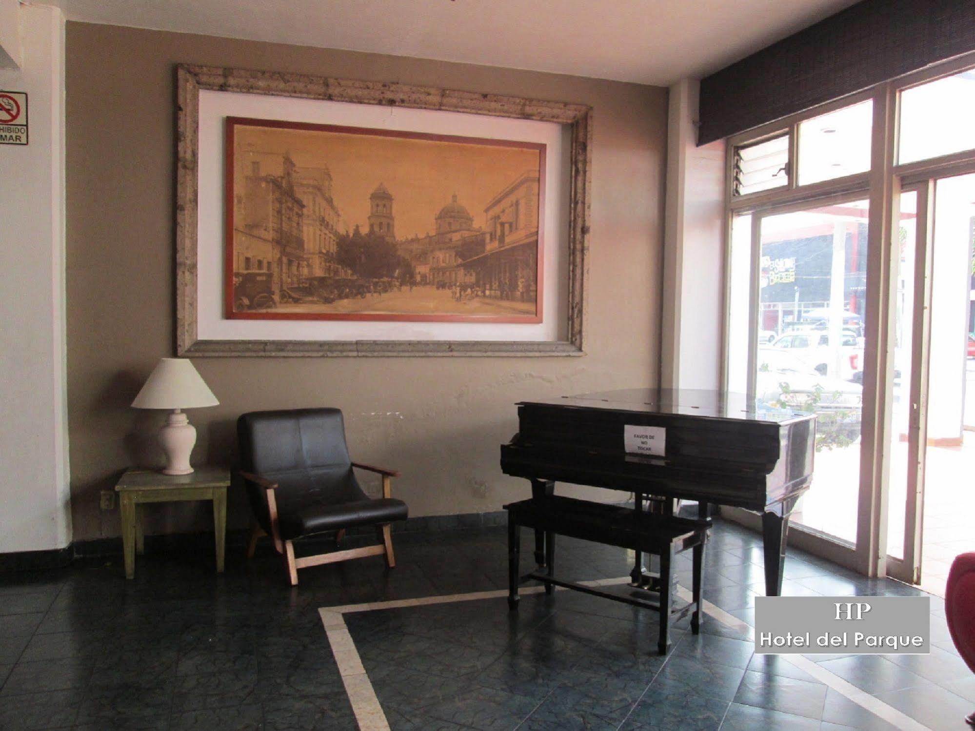Hotel Del Parque Guadalajara Ngoại thất bức ảnh